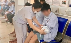 Thiếu niên 14 tuổi liệt nửa người vì bệnh tưởng chỉ có ở