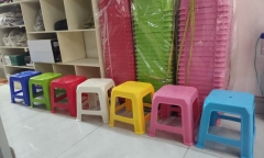 Công dụng của chiếc lỗ tròn trên ghế nhựa 