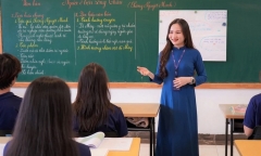 Giáo viên trực Tết Nguyên đán Ất Tỵ 2025 được hưởng lương làm thêm thế nào?