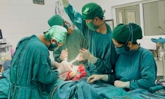 Phẫu thuật thành công khối u mỡ “khổng lồ” nặng hơn 8 kg