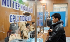 Tham gia giao thông thế nào khi đang chờ cấp, đổi giấy phép lái xe?