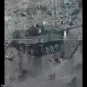 Video: Xe tăng Ukraine phát nổ sau đòn tấn công của UAV “sát thủ trên không” Nga