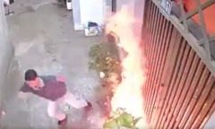 Ngang nhiên tưới xăng, châm lửa đốt nhà họ hàng giữa ban ngày 