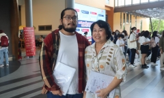 Hai mẹ con cùng trở thành tân sinh viên, nhập học cùng ngày 