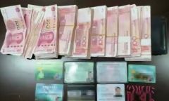 Nam sinh đi tàu về quê, sách trong balo bỗng biến thành 300 triệu khiến cả nhà ngỡ ngàng