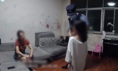 Bé gái 8 tuổi khóc lóc báo cảnh sát chuyện bị mẹ bắt nạt và sự thật gây ngỡ ngàng
