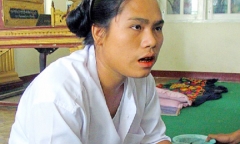 Cơ thể mọc thêm “vật lạ” chỉ sau một đêm, cô gái bỗng biến thành đàn ông trong sự ngỡ ngàng 