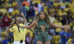 Video màn trình diễn “We Are One” ấn tượng của Jennifer López 