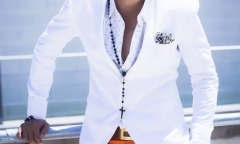 Bảo Thy liều lĩnh nhảy trên băng chuyền tự đồng trên tại khấu The Remix