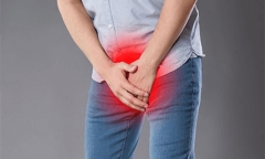 Đang ân ái với vợ, người đàn ông bất ngờ đau đớn