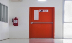 Vì sao cửa thoát hiểm chống cháy ở các tòa nhà cao tầng luôn phải đóng kín?