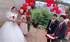 Cô dâu U60 đáp trả cực gắt khi bị cư dân mạng chỉ trích “màu mè, làm lố”