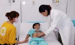 Nam sinh 9 tuổi bị vỡ dạ dày do ngã xe đạp