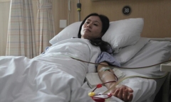 Em gái hứa hiến tuỷ nhưng đột nhiên “bốc hơi”, chị gái may mắn thoát chết phẫn uất khi biết nguyên nhân