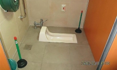 Cây hút bồn cầu trong nhà vệ sinh tố cáo hành vi đáng sợ của tên biến thái, nạn nhân lên đến 700 thiếu nữ