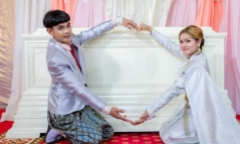 Cặp đôi đặt quan tài ngay giữa lễ cưới khiến khách mời hoảng hốt, câu chuyện phía sau lại gây xúc động mạnh 