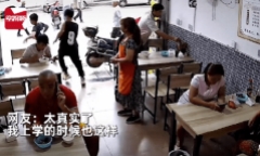 Ngồi cùng quán ăn với thầy giáo, 2 học sinh tiểu học có hành động khiến chủ quán cười sặc sụa