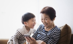Bà nội hay bà ngoại tốt hơn, lời nói của đứa trẻ khiến người nhà hoảng hốt, tổ chức họp gia đình gấp