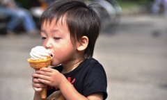 Hỏi con trai có muốn ăn kem không, ông bố giật mình khi nghe câu trả lời, cả đêm không thể chợp mắt