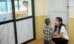 Con trai kể ăn ruồi với chuột ở trường, mẹ tức giận chất vấn cô giáo nhưng câu trả lời khiến chị 