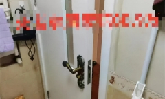 Gã đàn ông nhìn trộm cô gái tắm, bị bắt quả tang liền có hành động kinh hoàng