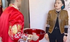 Chú rể bị ép uống nước rửa chân của cô dâu trong đám cưới, kết cục khiến dư luận tức