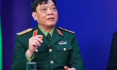 Chuyển hướng chiến lược phòng chống dịch: Chậm hay không thể sớm hơn?