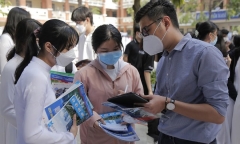 Hàng loạt trường đại học ở TP.HCM nhận hồ sơ xét tuyển học bạ