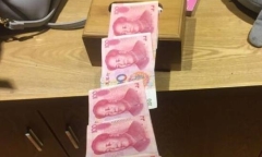 Vào phòng vệ sinh nhà bạn thân, cô gái 