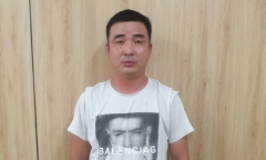 Ghen tuông, người đàn ông lái ô tô tông vợ cũ rồi bỏ chạy
