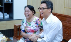Phó Thủ tướng Vũ Đức Đam thăm nữ anh hùng ‘đếm bom’ ở Đồng Lộc