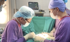 Hy hữu: Bé trai 6 tuổi suýt phải cắt bỏ dương vật do sùi mào gà thể nặng