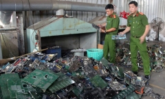 Phát hiện cơ sở tái chế phế liệu rộng gần 3.000m2, chứa hơn 100 tấn linh kiện điện tử