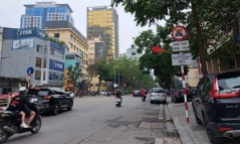 Xem xét dỡ bỏ biển cấm taxi, xe hợp đồng dưới 9 chỗ trên một số tuyến phố Hà Nội