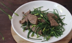 Cả con lợn chỉ có 1 cái này giàu sắt, đem xào với bông hẹ được món vừa bổ vừa ngon