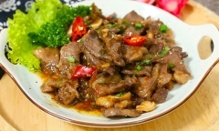 Bộ phận của con lợn hay bị bỏ qua đem xào chua ngọt được món cực ngon