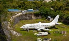 Bí ẩn đằng sau chiếc Boeing 737 bỏ hoang trên cánh đồng Bali