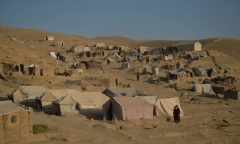 Nạn đói ở Afghanistan: Xót xa hình ảnh bé gái 3 tuổi chỉ nhỏ như trẻ sơ sinh