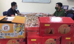 Hà Nội: Thu giữ gần 10 tấn bánh kẹo không rõ nguồn gốc trước dịp Trung thu