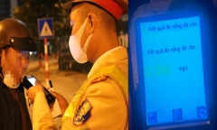 Dính nồng độ cồn, người đàn ông nói do uống rượu thuốc chữa bệnh