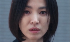 Song Hye Kyo gây sốc vì bị bạo lực học đường nặng nề trong phim mới