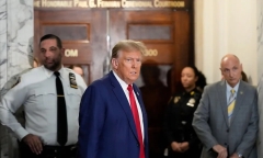 Ông Trump ra hầu tòa ngay sau chiến thắng bầu cử sơ bộ đầu tiên 