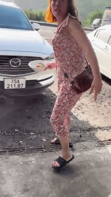Vụ dọa tạt canh vào du khách ở Khánh Hòa: Chủ quán cơm bị phạt bao nhiêu tiền?