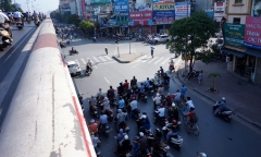 Trời nắng như thiêu đốt, dừng đèn đỏ trong bóng râm có bị phạt tiền?