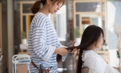 Vợ thất nghiệp vẫn đi làm tóc giá cao ngất, chồng có hành động gây bất ngờ