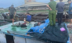 Tiền Giang: Tạm giữ 2 tàu sắt khai thác cát trái phép trên sông Tiền