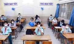 Học sinh lớp 9, 12 ở TP.HCM tới trường: Không kiểm tra ngay khi vào dạy và học trực tiếp