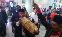 Pháp sư Malaysia nghi ngờ máy bay bị cướp?