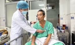 Ngoạn mục cứu sống người đàn ông đang được đưa về nhà lo hậu sự 