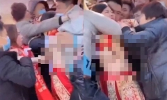 Cô dâu bị sàm sỡ công khai ngay trong đám cưới, thái độ của chú rể gây phẫn nộ tột cùng